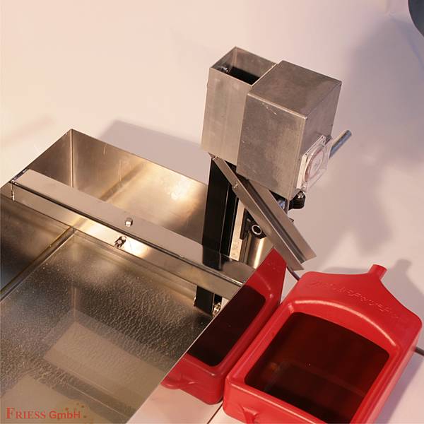 带式撇油机专为去除切削液水池的浮油而设计。带式撇油机可以垂直安装或以45°倾角安装，这一点对于小型机床的切削液水池来说尤其方便。